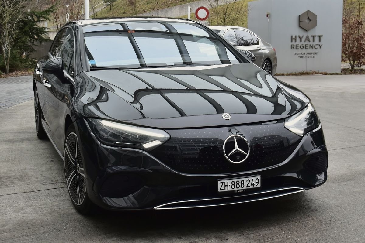 Business Sedan: black Mercedes EQE at the Hyatt Regency Zurich Airport