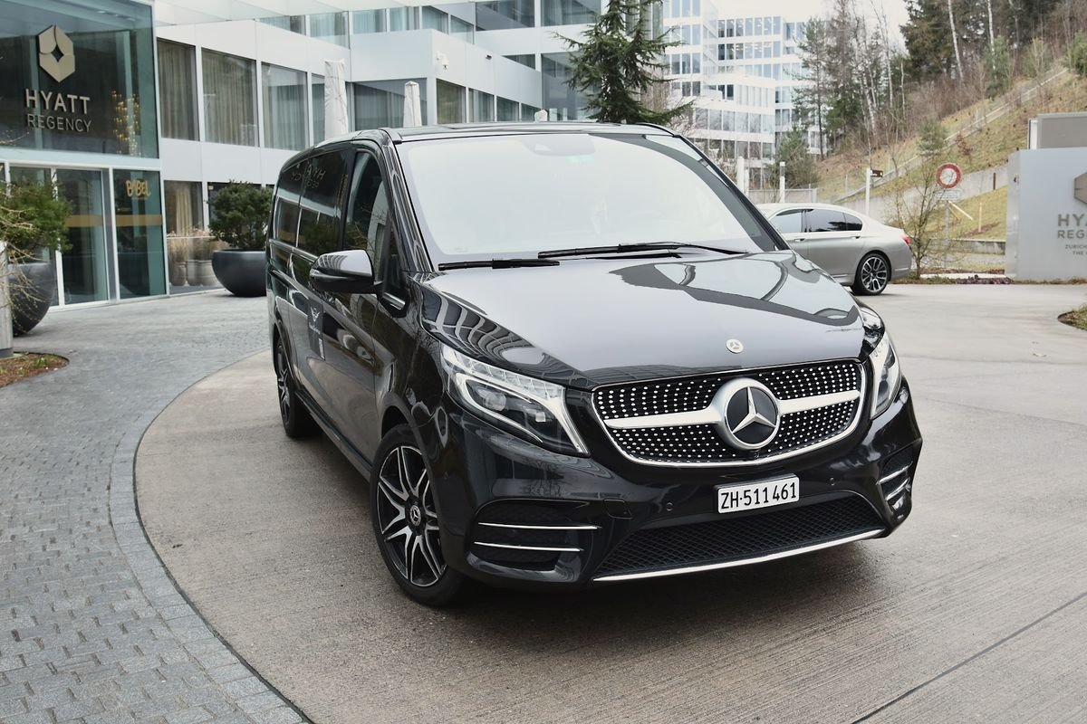 Business Van: black Mercedes V-Class at the Hyatt Regency Zurich Airport