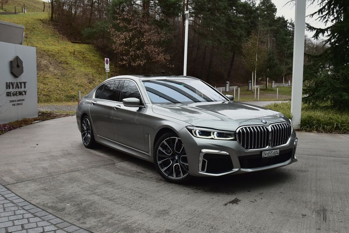 First Class: grey BMW 7 Series at the Hyatt Regency Zurich Airport