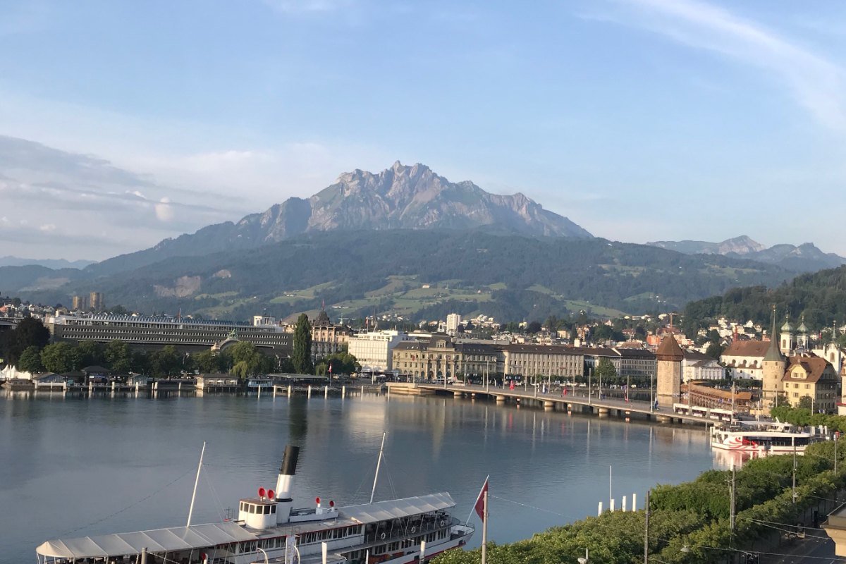 Der Vierwaldstättersee und die Luzerner Altstadt vor dem Pilatus