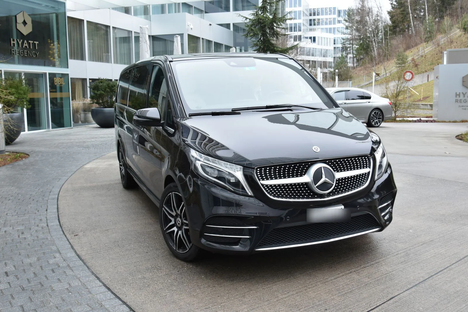 Black Mercedes V-Class exterior photographed for the Express Transfer Business Van class
